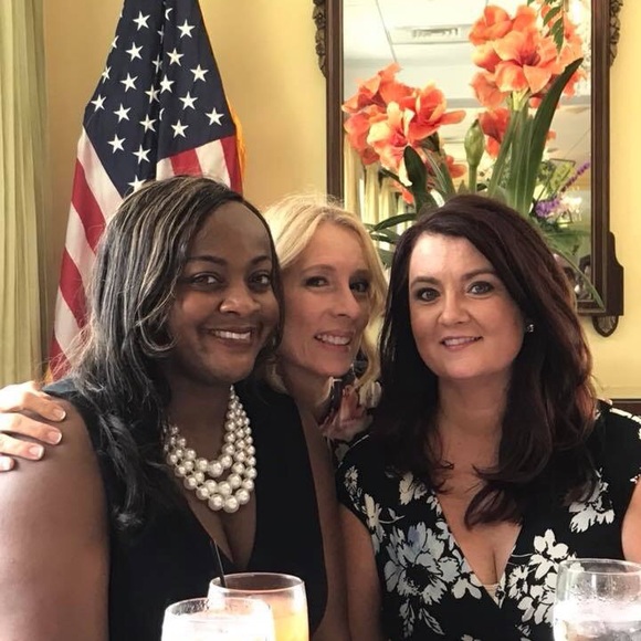 Meet your Posher, Lisa - Picture 2 of 9